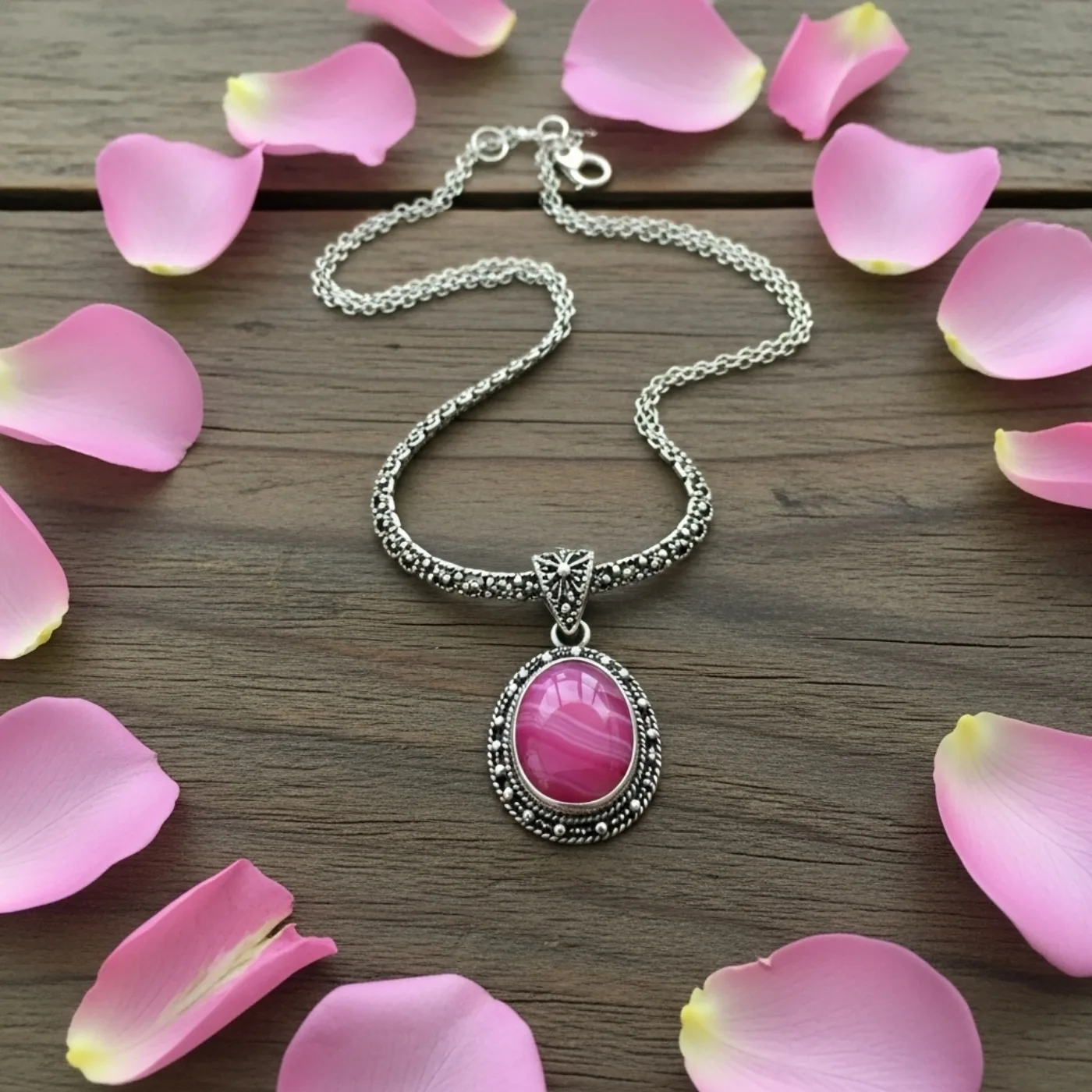 Náhrdelník s růžovým achátem