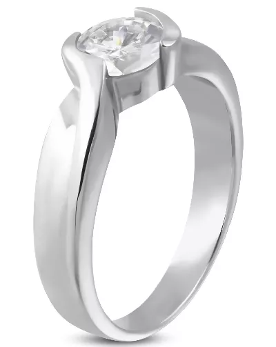 Cenově dostupný zásnubní prstýnek z chirurgické oceli se zirkonem